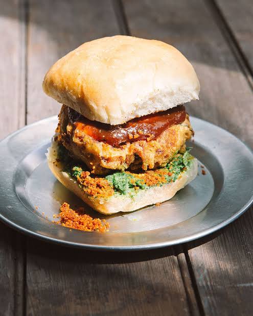 🍔 Chicken Vada Pav – Spicy Bite with a Meaty Twist 🍗