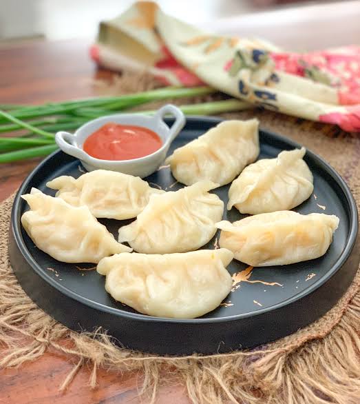 Steamed Veg Momos – Soft & Juicy Dumplings